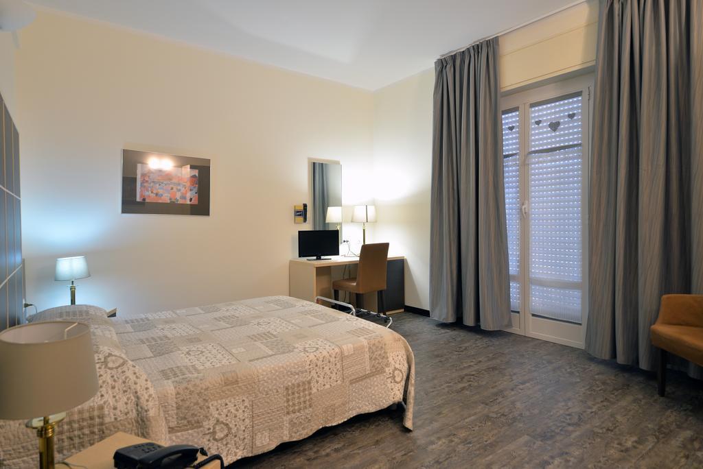 Hotel Ferrari 3*